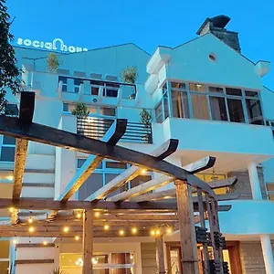 Bed & Breakfast Social House